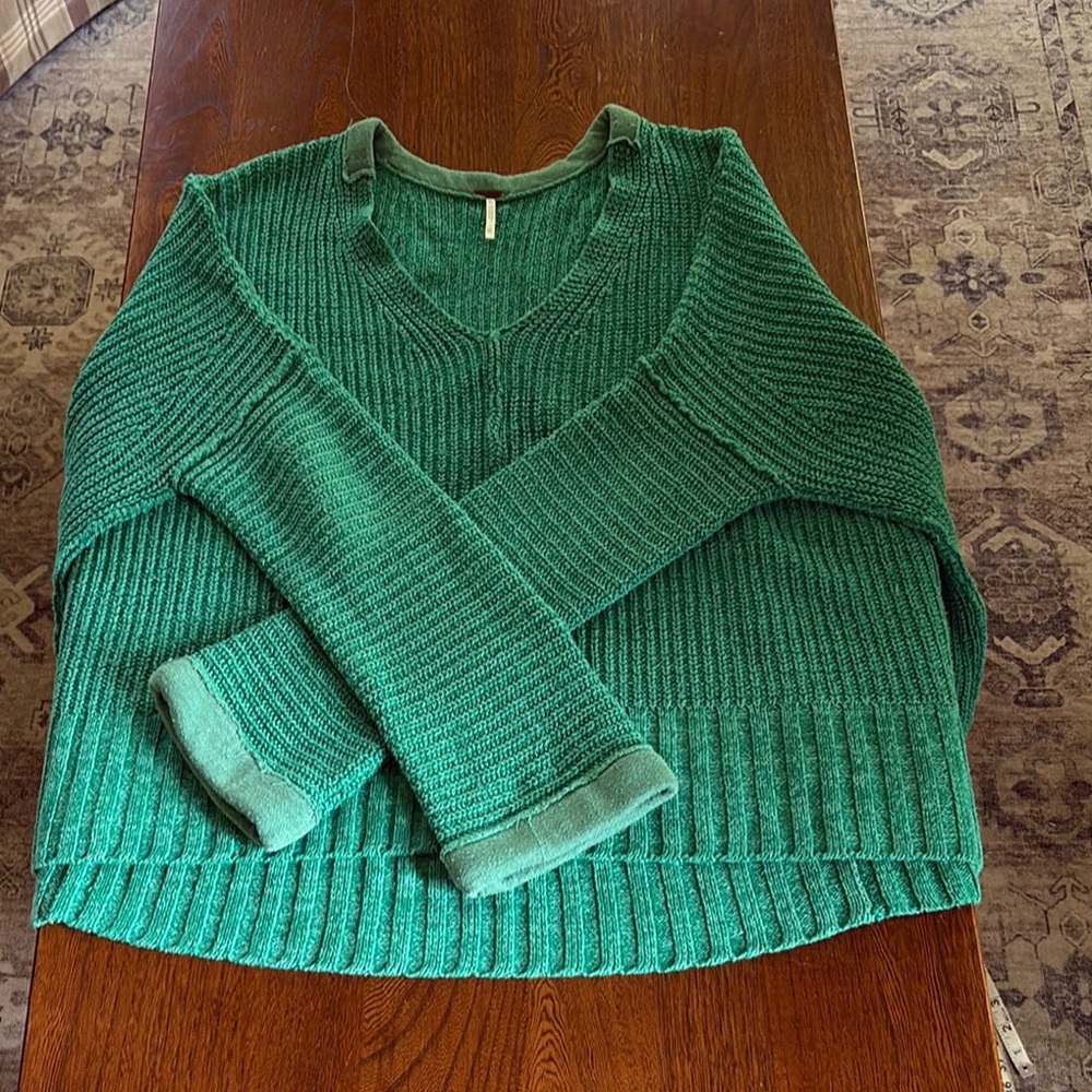 Free People Oversized Green V-Neck Chunky Knit Sweater Med/Large - Picture 3 of 15
